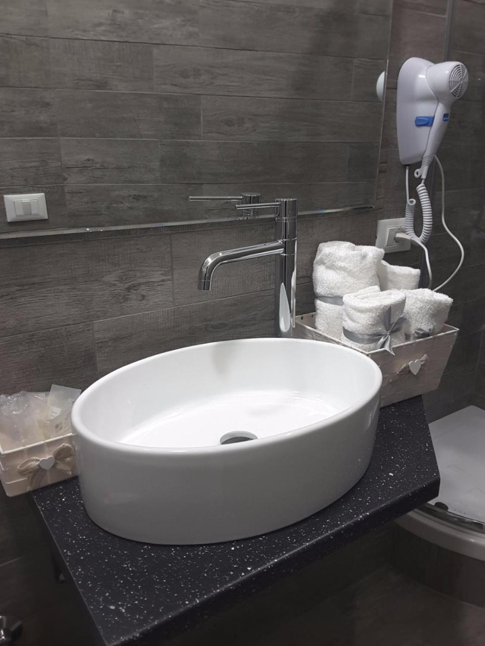 B&B Abatjour - Ambiente Sanificato - Test Antilegionella Assolto Foggia Extérieur photo